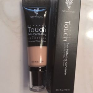 Younique Concealer in Organza - BRAND NEW